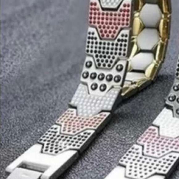 2 Magnetic Fashion Bracelets - Picture 5 of 6